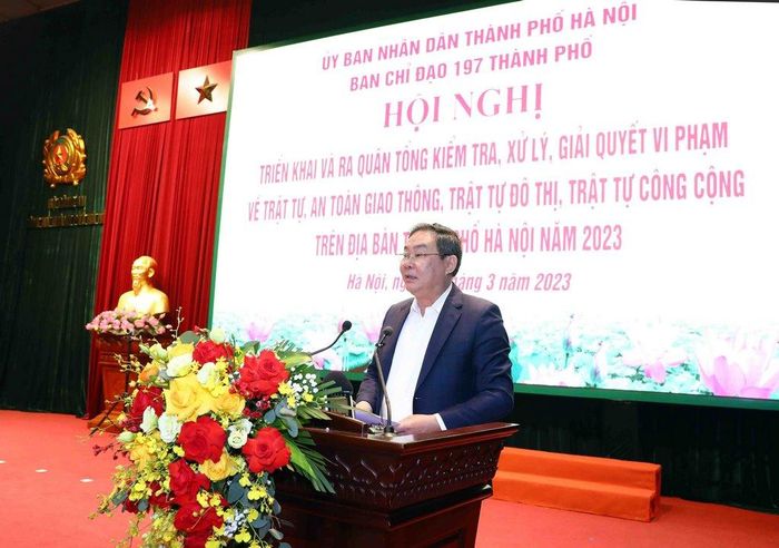 Phó Chủ tịch Thường trực UBND thành phố Hà Nội Lê Hồng Sơn phát biểu tại hội nghị. Ảnh: PV
