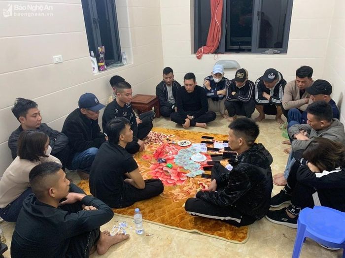 Các đối tượng trong chuyên án bị cơ quan Công an bắt giữ. Ảnh: Văn Hậu