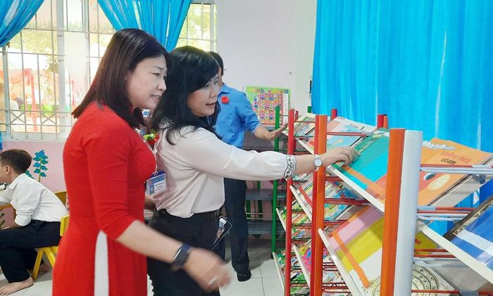 Thư viện có trên 800 đầu sách phục vụ học sinh