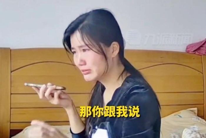 Yu bật khóc, chia sẻ với chồng về sự mệt mỏi, bất lực. Ảnh: Douyin.
