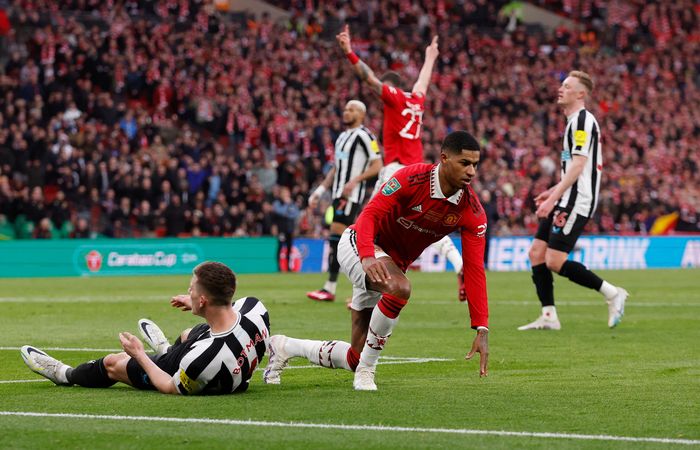  Man Utd đã có được danh hiệu Carabao Cup đầu tiên dưới thời Ten Hag. Ảnh: Reuters. 