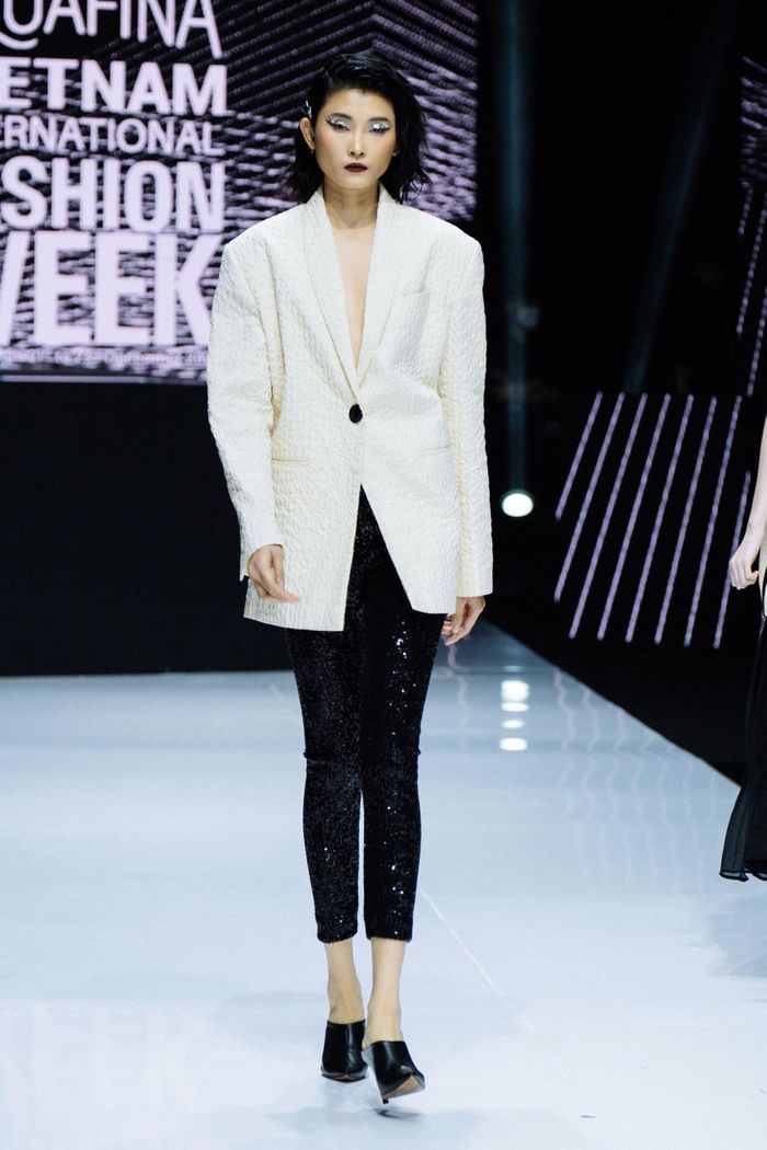  Những mẫu blazer trong bộ sưu tập của NTK Devon Nguyễn tại Vietnam International Fashion Week 2021. 