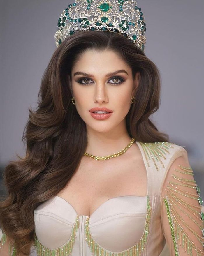 Cận cảnh gương mặt xinh đẹp của Isabella Menin