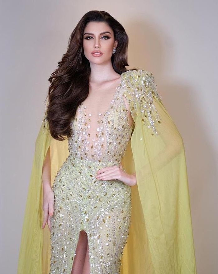 Thân hình cuốn hút của Isabella Menin