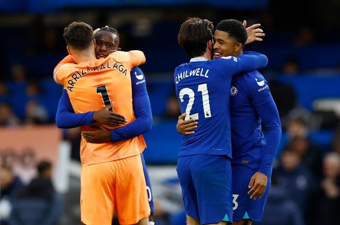 Các cầu thủ Chelsea vui mừng sau trận