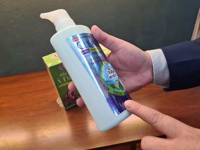 Dầu gội Clear giả mạo không có tem mác, màu sắc sắc nét