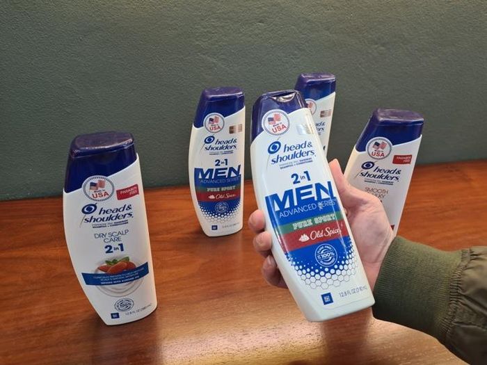 Toàn bộ các chai dầu gội này đều giả mạo nhãn hiệu