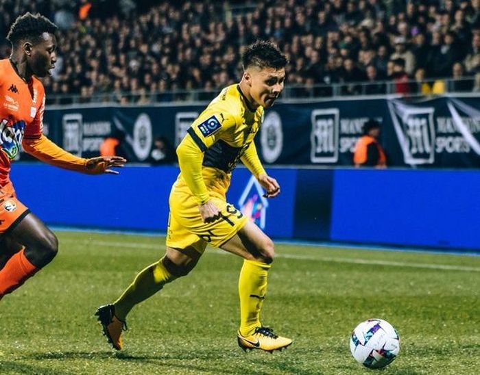 Quang Hải khó cạnh tranh ở đội hình chính Pau FC.