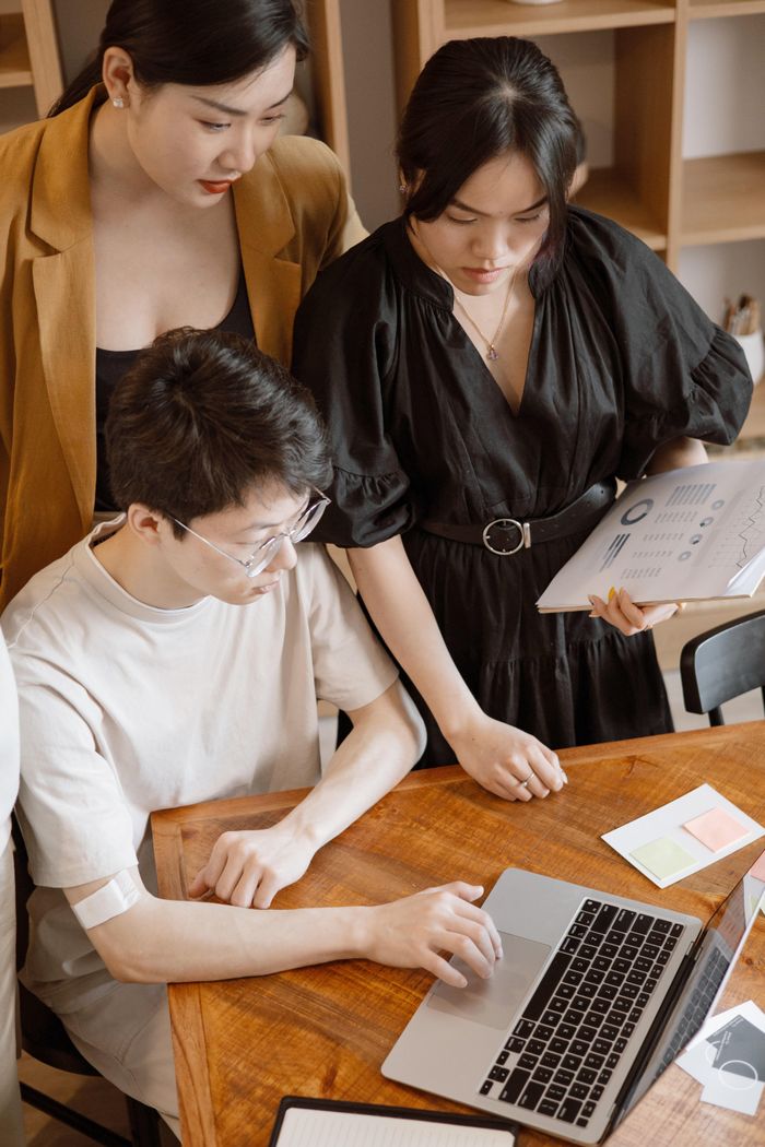 Đừng quá chú tâm đến sự thành công của người khác. Ảnh minh họa: Artem Podrez/Pexels.