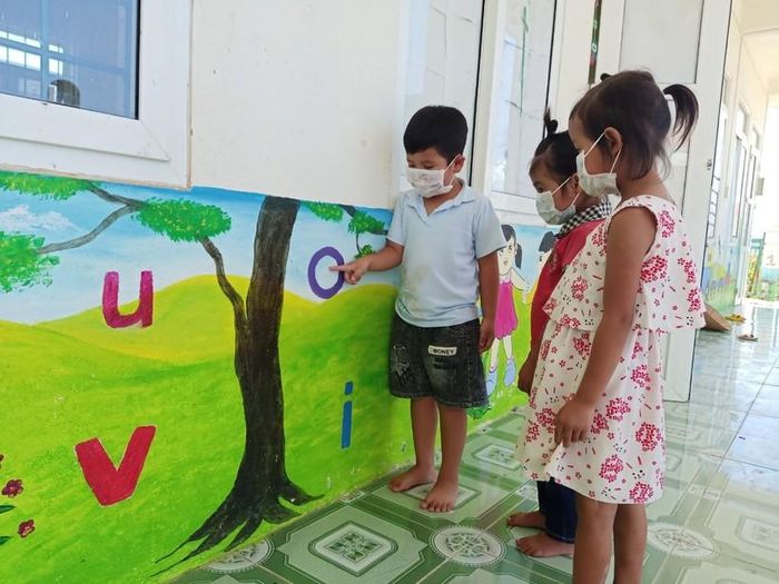 Trường Mầm non xã Thu Lũm tạo môi trường cho trẻ học tiếng Việt mọi lúc, mọi nơi.