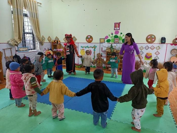 Cô Nu mong muốn trẻ nhà trẻ ở thôn bản đặc biệt khó khăn sẽ được hỗ trợ tiền học phí.