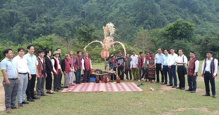  Đồng bào các dân tộc tham dự lễ hội mừng cơm mới tại xã Ngân Thủy. Ảnh: quangbinh.gov.vn 