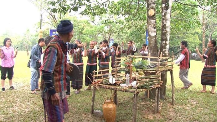  Tỉnh Quảng Bình phục dựng Lễ hội mừng cơm mới của đồng bào dân tộc Bru - Vân Kiều 