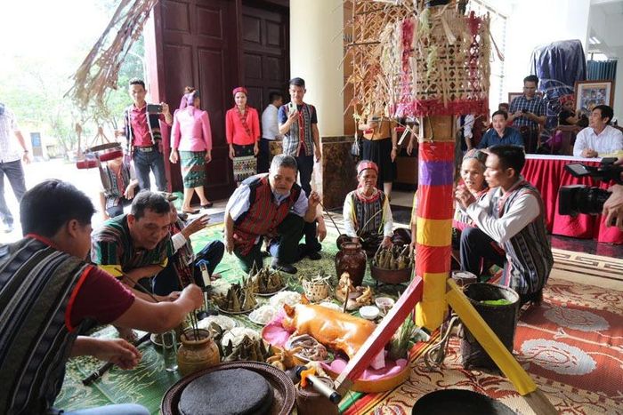  Trình diễn Lễ mừng cơm mới tại Bảo tàng Tổng hợp tỉnh Quảng Bình. Ảnh: Sở VHTT Quảng Bình 