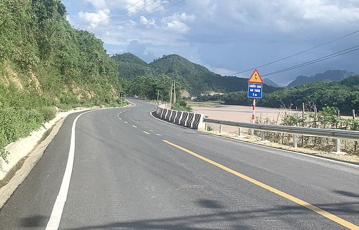 Cử tri tỉnh Thanh Hóa kiến nghị Bộ GTVT nâng cấp, cải tạo mặt đường QL217. (Ảnh: VGP)