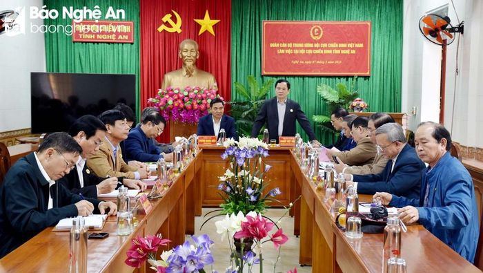 Quang cảnh buổi làm việc. Ảnh: Công Kiên