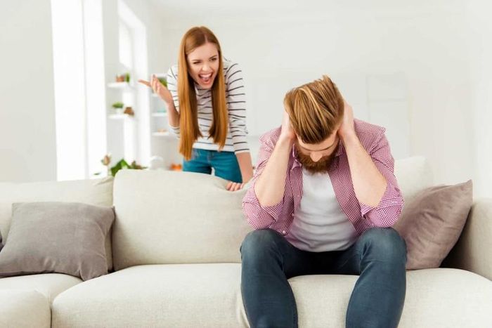Mặc dù có rất nhiều cách ồn ào và hả hê để đáp trả người đàn ông đã lừa dối bạn, nhưng đôi khi tốt nhất là bạn không nên nói gì cả. (Ảnh: ITN).