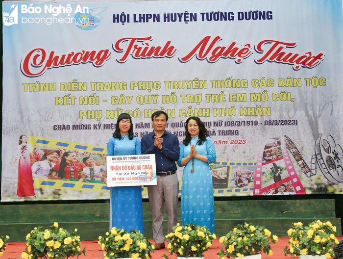 Chương trình đã tiếp nhận hơn 1,5 tỷ đồng ủng hộ giúp đỡ trẻ mồ côi. Ảnh: Đình Tuân