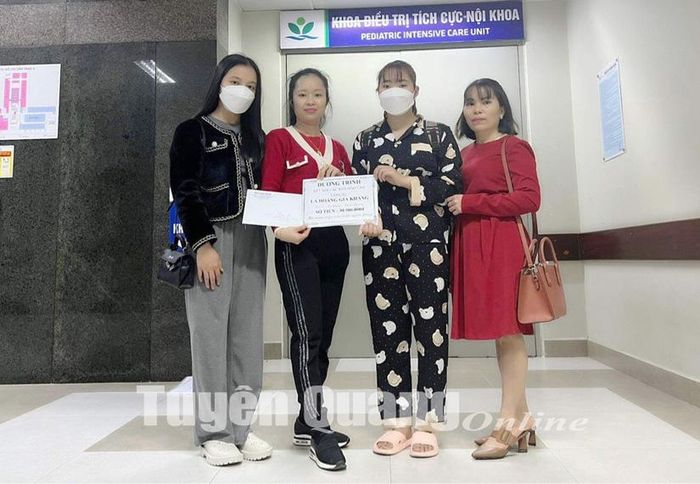 Facebook cá nhân chị Dương Trinh (TP Tuyên Quang) tặng quà cho gia đình bé La Hoàng Gia Khang, thôn Khuổi Tích, xã Đà Vị (Na Hang).