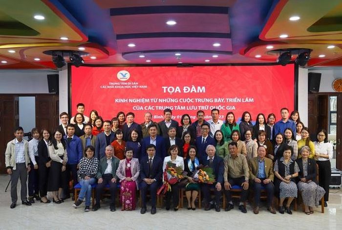 Đại biểu đến từ các bảo tàng, trung tâm lưu trữ,… tham dự tọa đàm