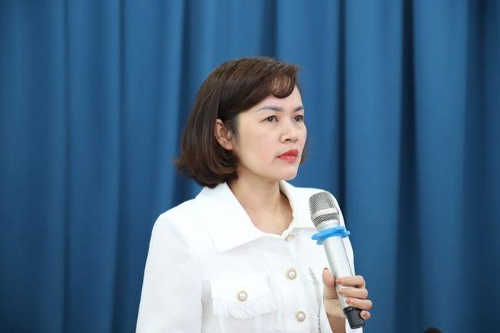 Bà Trần Việt Hoa, Giám đốc Trung tâm Lưu trữ Quốc gia III
