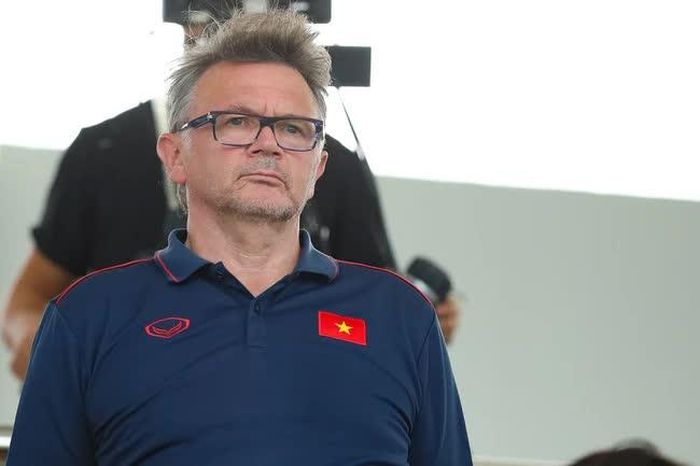 HLV Troussier luôn đặt trọn niềm tin ở Quang Hải.