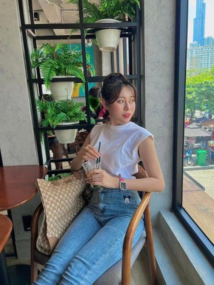 Phương Thoa cũng là một trong những thí sinh Siêu mẫu Việt Nam trong Top được bình chọn nhiều nhất qua mạng xã hội.