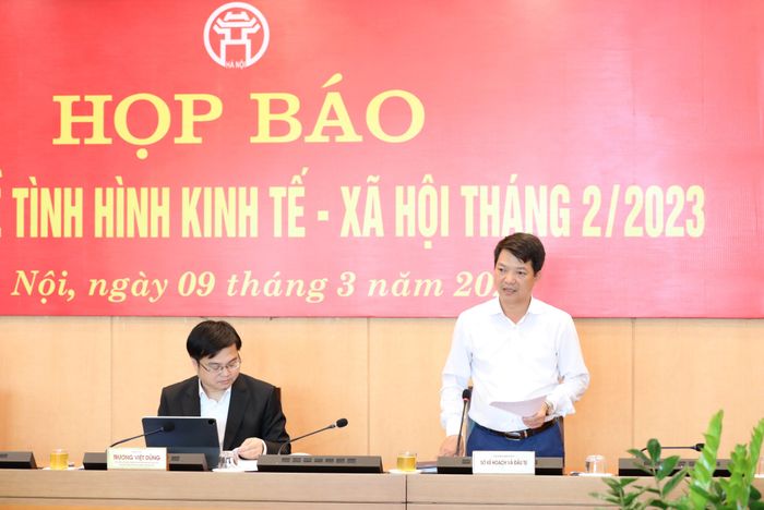 Ông Lê Văn Quân, Phó Giám đốc Sở Kế hoạch và Đầu tư TP Hà Nội thông tin tại họp báo.
