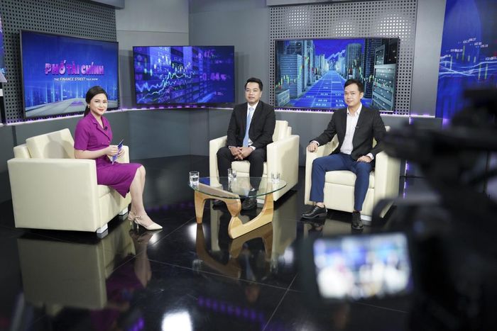 BTV Mùi Khánh Ly quen thuộc với khán giả qua các chương trình của VTV như "Chuyển động 24h", "Bản tin Tài chính kinh doanh". Hiện tại, cô dẫn chương trình "Phố tài chính" trên VTV8.