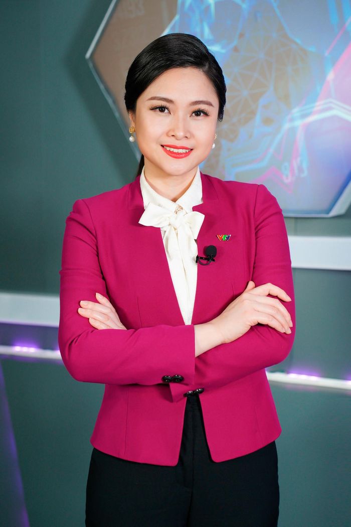 “Vì thế, tôi cũng hay mặc màu xanh lá cây, màu tím hoặc ít nhất là màu vàng để mọi người cảm thấy dễ chịu, gần gũi hơn”, cô dí dỏm tiết lộ.