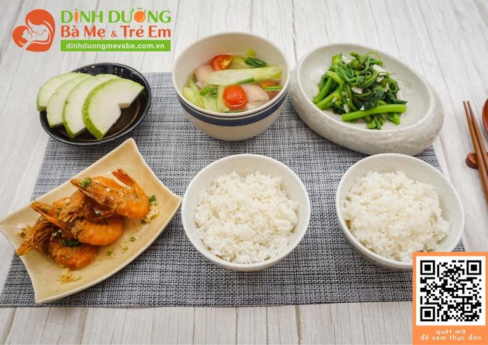 Một thực đơn cân bằng dinh dưỡng cho mẹ từ ngân hàng thực đơn của Phần mềm.