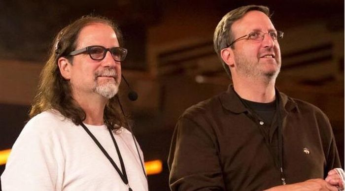 Glenn Weiss và Ricky Kirshner - nhà sản xuất điều hành và người dẫn chương trình năm nay