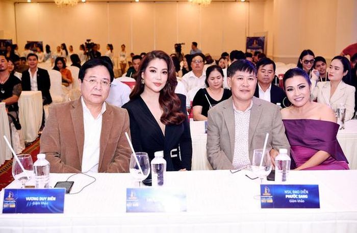 BGK cuộc thi (từ trái qua): NSND Vương Duy BIên, nghệ sĩ Trương Ngọc Ánh, đạo diễn Phước Sang và ca sĩ Phương Thanh