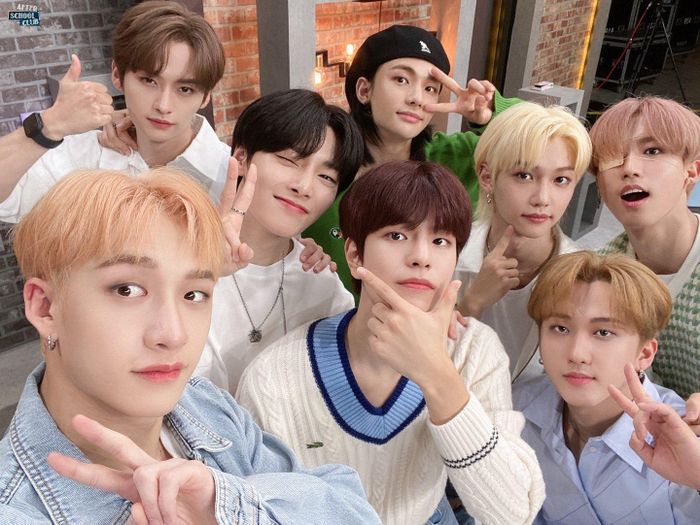 Các nhóm nhạc gen 4 chưa thể bứt phá khi tên tuổi của BTS và BlackPink vẫn đang bành trướng. Ảnh: KB. 