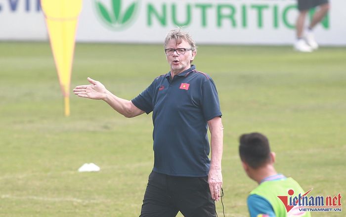 HLV Philippe Troussier có sự đòi hỏi rất cao với các cầu thủ dù mới chỉ dẫn dắt tuyển Việt Nam được 2 ngày.