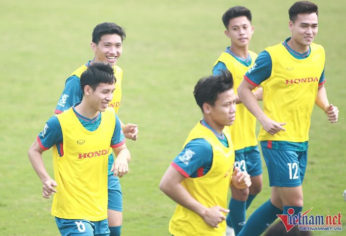 Từ sau AFF Cup 2022, Hùng Dũng, Văn Hậu và các đồng đội ở tuyển Việt Nam hội quân trở lại. Tất cả rất hào hứng khi được làm quen với HLV mới.