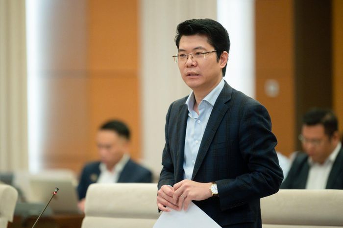 Ông Nguyễn Văn Huệ, Trưởng Ban Nghiên cứu Chính sách, pháp luật, Hội Luật gia Việt Nam góp ý kiến tại phiên họp.
