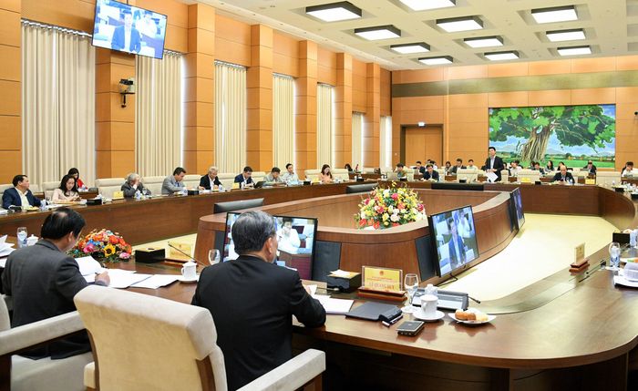 Quang cảnh phiên họp.
