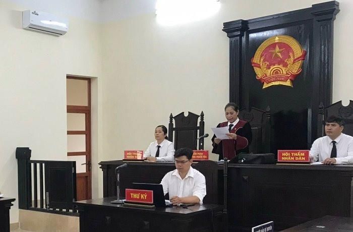 Chị Nông Thúy Chính tại một phiên tòa