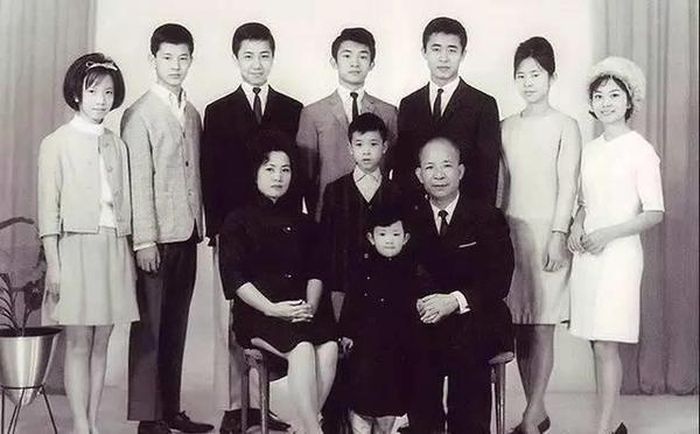Gia đình của La Ưng Thạch. Ảnh: Sina
