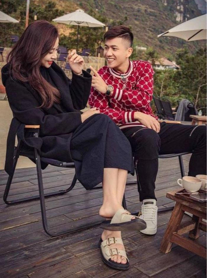 Vợ chồng Văn Đức trong chuyến du lịch trước thềm hội quân ĐT Việt Nam (Ảnh: FBNV)