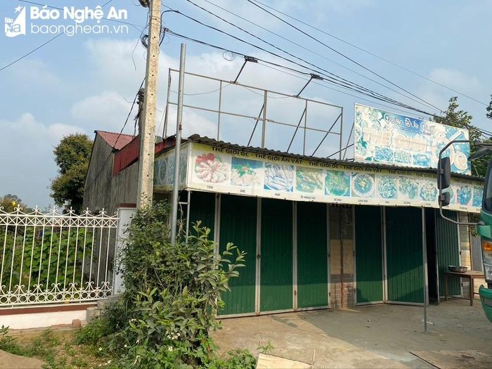 Công ty TNHH Thương mại và Dịch vụ vận tải Mạnh Cường, có địa chỉ đăng ký thuế tại xóm 3, xã Hồng Long, huyện Nam Đàn đã tháo biển hiệu. Ảnh: Văn Trường