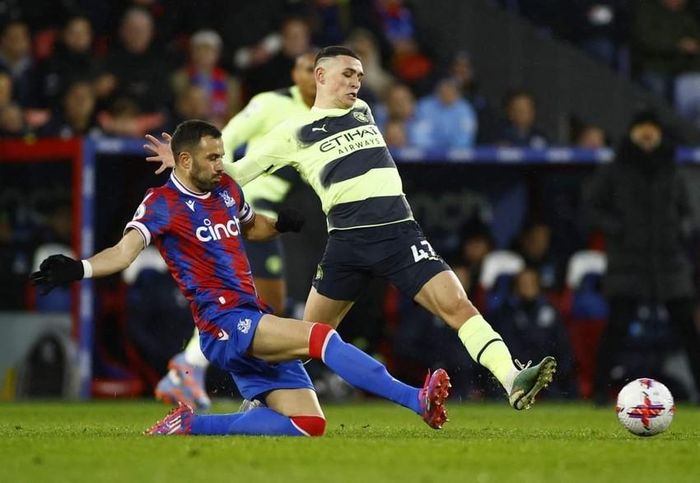 Man City bế tắc trước lối chơi phòng thủ đông người của Crystal Palace. Ảnh: Getty