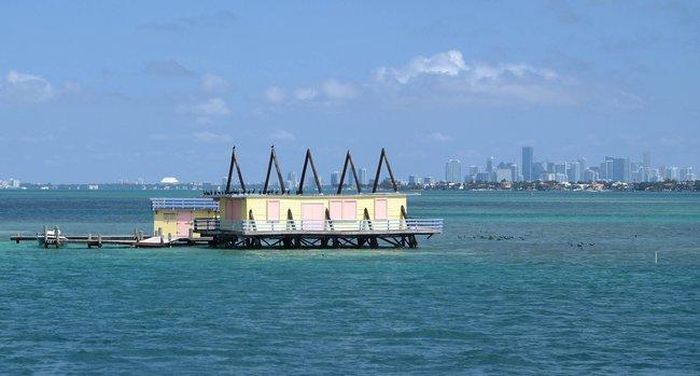 Bây giờ chỉ còn lại 7 ngôi nhà sàn và nhà chức trách không cấp phép xây mới