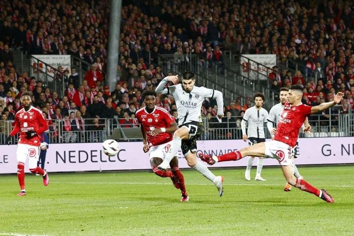 Soler mở điểm cho PSG