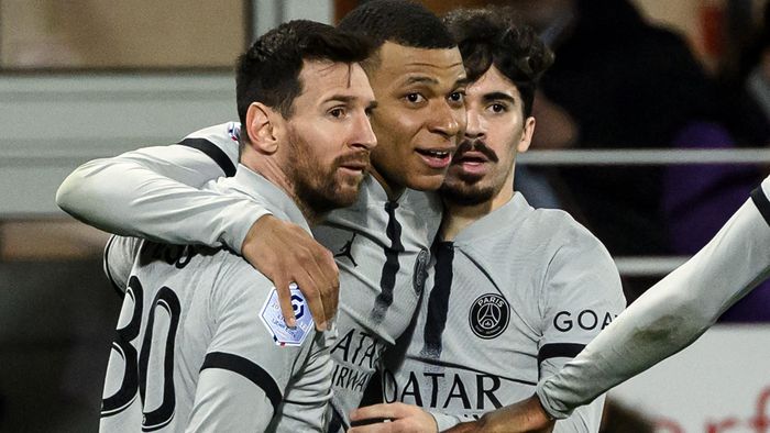 Mbappe ăn mừng từ tốn cùng Messi và Vitinha