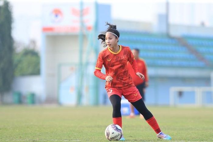 Lê Thị Bảo Trâm sinh năm 2004, quê Quảng Nam, trưởng thành từ đội dự tuyển VFF và lò đào tạo trẻ Than Khoáng Sản Việt Nam. Trước khi lên U20 nữ tham dự vòng loại U20 nữ châu Á, Bảo Trâm từng cùng U18 nữ Việt Nam giành chức Á quân U18 nữ Đông Nam Á 2022