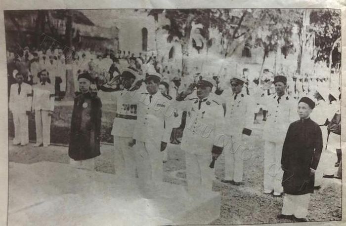 Học giả Nguyễn Văn Tố và Toàn quyền Decoux khánh thành nhà bia Alexandre de Rhodes