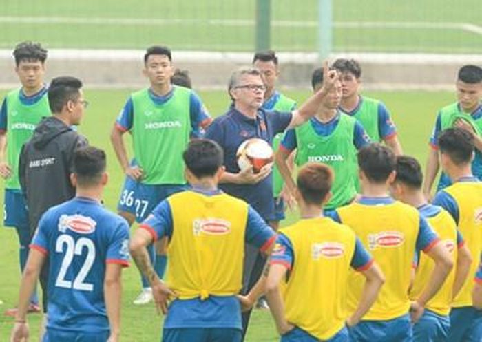 Huấn luyện viên Troussier mong muốn có sự cạnh tranh sòng phẳng ở các đội tuyển Việt Nam.Ảnh: VFF