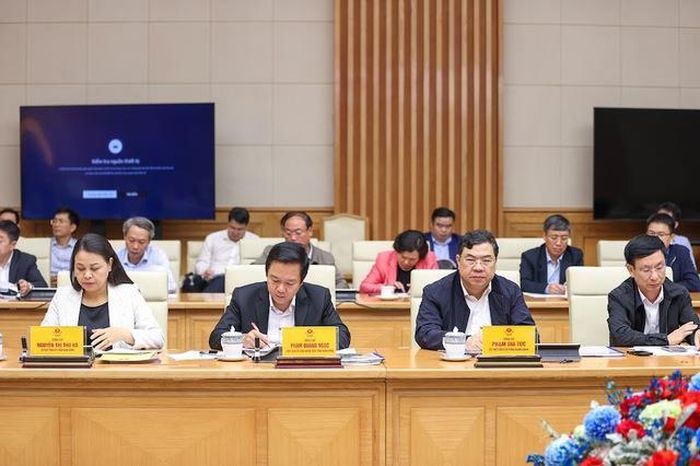 Đại diện lãnh đạo một số địa phương liên quan đến dự án tham dự cuộc họp.